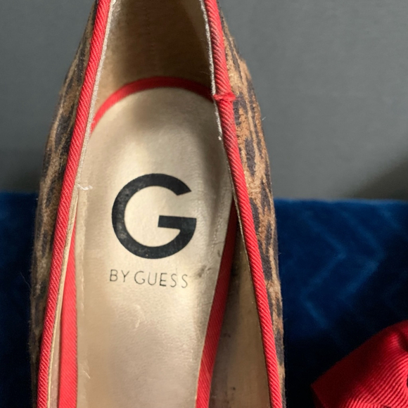 Women's Guess Heels, Size 10M, Leopard Print, Red Bow - Picture 2 of 9
